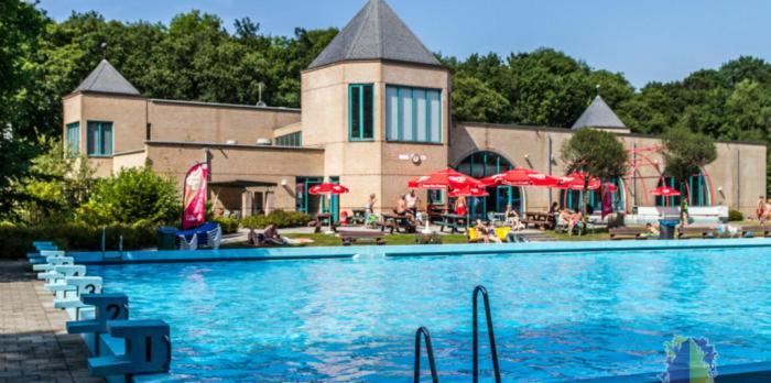 Chalet 2 Landgoedcamping Nienoord In Leek Екстер'єр фото